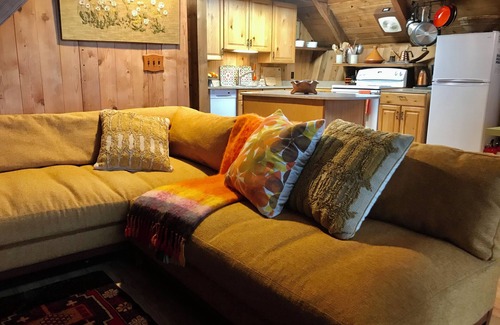 Longbranch Cabina | Cedar A-Frame with sunset views over the cove