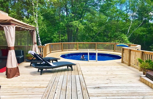 Long Pond Cabina | CEDAR CABIN Elegante refugio con piscina en el lugar, bañera de hidromasaje y pozo de fuego en Poconos