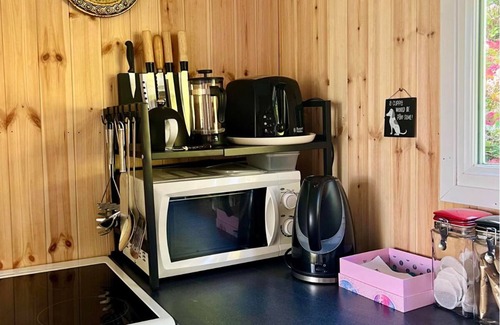Bryn-crug Chalet De Esquí | Cedar Chalet in Snowdonia Wales. Stunning Woodland Views & Pool, Family & Pets