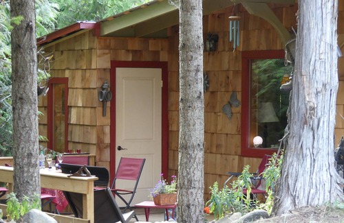 Kaslo Cabaña | Cedar Cottage, a private and cozy experience