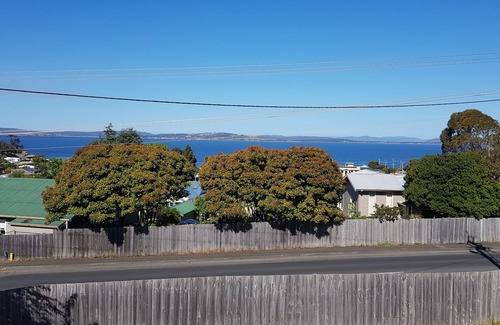 Blackmans Bay Casa | Cedar Cottages Blackmans Bay