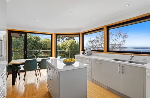 Blackmans Bay Casa | Cedar Cottages Blackmans Bay