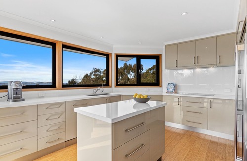 Blackmans Bay Casa | Cedar Cottages Blackmans Bay