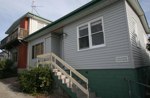 Blackmans Bay Casa | Cedar Cottages Blackmans Bay