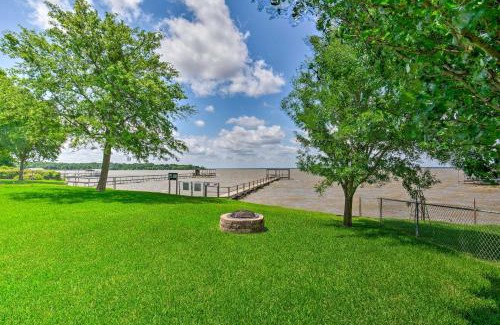 Kemp Casa | Cedar Creek Lake Access Retreat with Deck