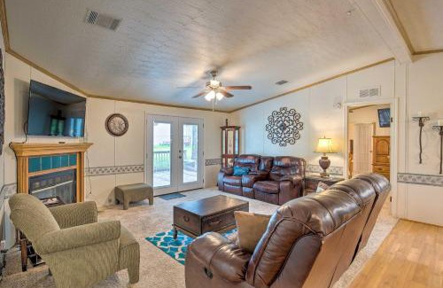 Kemp Casa | Cedar Creek Lake Access Retreat with Deck