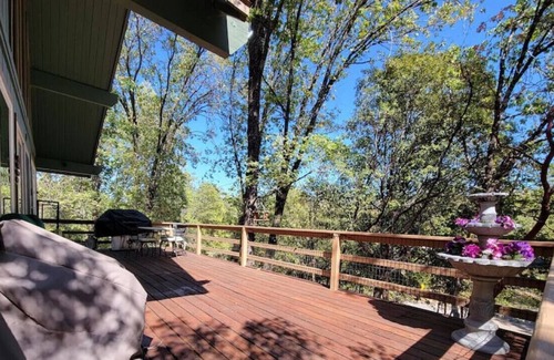 Wishon Casa | Cedar Forest · Charming Cozy Lake Cabin in the Woods - Bass Lake