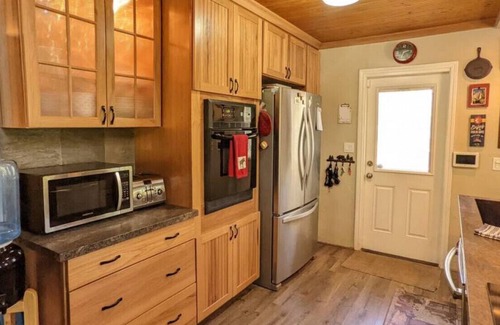 Wishon Casa | Cedar Forest · Charming Cozy Lake Cabin in the Woods - Bass Lake