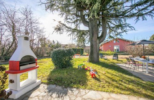 Angera Casa | Cedar House Villa Few Minutes From Lake - Happy Rentals
