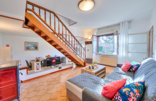 Angera Casa | Cedar House Villa Few Minutes From Lake - Happy Rentals