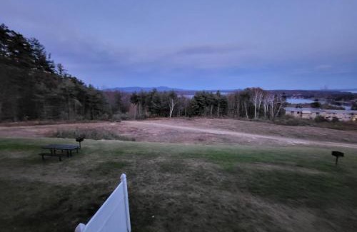 Weirs Beach Apartamento | Cedar Lodge Room w/Lake Views!