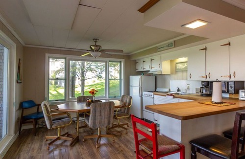 Prudenville Cabaña | Lakefront Beach House en el hermoso lago Houghton, 4 camas 2 baños, capacidad para 12