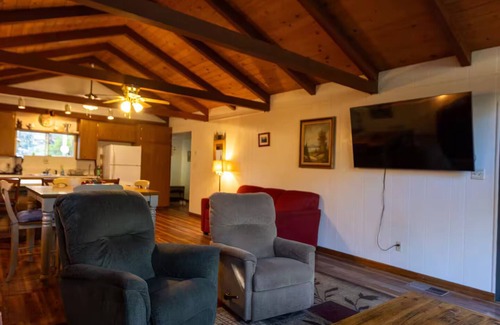 Camp Nelson Cabina | Cedar Pine Cottage - Cozy - Retro - Secluded - Cabin