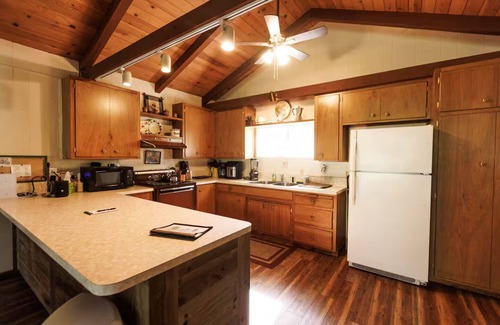 Camp Nelson Cabina | Cedar Pine Cottage - Cozy - Retro - Secluded - Cabin