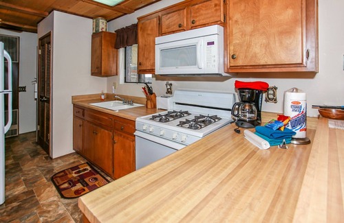 Meadowbrook Estates Casa | Cedar Pines - 2BR / 1BA / WiFi / Netflix / ¡GRATIS 2 horas de alquiler de bicicletas / kayak!