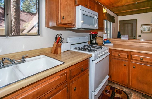 Meadowbrook Estates Casa | Cedar Pines - 2BR / 1BA / WiFi / Netflix / ¡GRATIS 2 horas de alquiler de bicicletas / kayak!