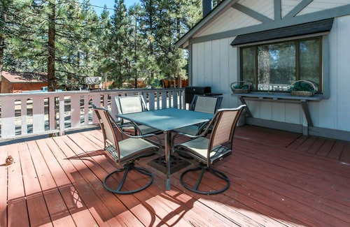 Meadowbrook Estates Casa | Cedar Pines - 2BR / 1BA / WiFi / Netflix / ¡GRATIS 2 horas de alquiler de bicicletas / kayak!