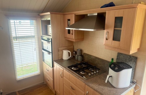 Skegness Cabina | Cedar Retreat Southview - Sleeps 6, Wi-Fi & Garden