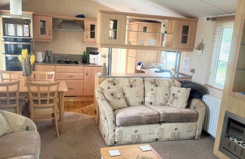 Skegness Cabina | Cedar Retreat Southview - Sleeps 6, Wi-Fi & Garden