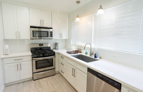 Melrose Condominio | Cedar-Sinai Condo Perfect for Travelling Nurse or Professional