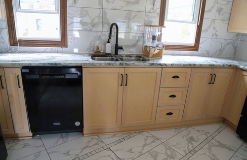 Stratford Casa | Cedar Spa House - Cedar Barrel Sauna, Hot Tub, Cold Plunge, Massage Chair, Fire