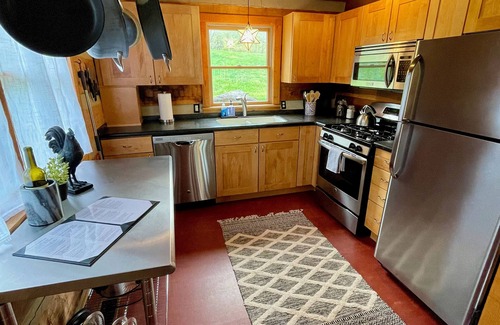 Linden Cabina | Cedarbank Cabin in Virginia Wine Country