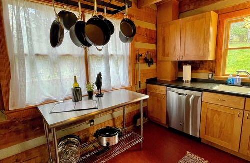 Linden Cabina | Cedarbank Cabin in Virginia Wine Country
