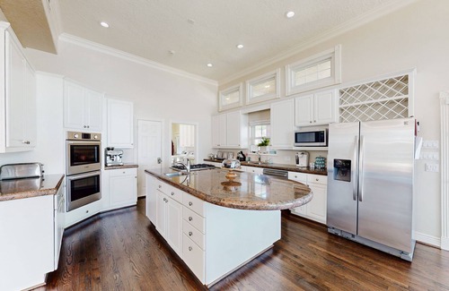Walden on Lake Conroe Casa | CedarGrove Hideaway | Newly renovated house in Montgomery with dock & kayaks