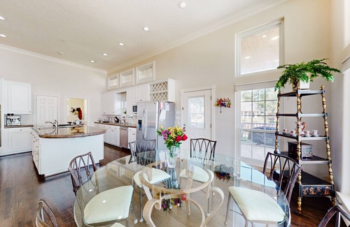 Walden on Lake Conroe Casa | CedarGrove Hideaway - Main House | Lakeside stay in Montgomery