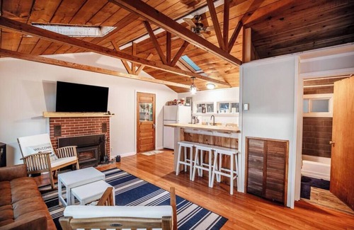 Alton Bay Casa | CedarHaus: Your Lakeside Retreat by Hills Pond