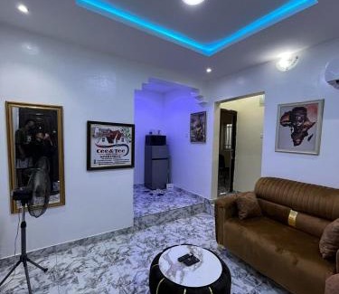 Abeokuta Apartamento | Cee&Tee ABK 2BEDROOMS-247Electricity - Solar Inverter AC in bedrooms