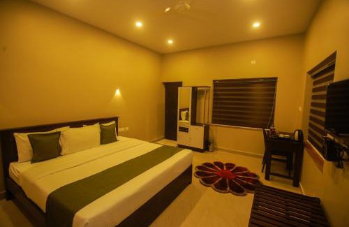 Elappara Hotel | CeeCee Grand