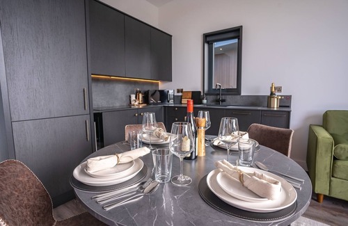 Llangefni Cabaña | Cefni Lodge - sleeps 4 guests in 1 bedroom