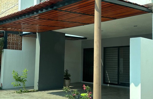Centro Casa | CEIBA WOMAN'S HOUSE - 3 BEDROOMS, INDOOR POOL, WE INVOICE