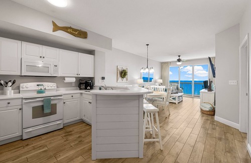 Miramar Beach Condominio | El clima de verano está aquí! 2 dorm. Con litera. Servicio de silla de playa INCLUIDO! 🏖