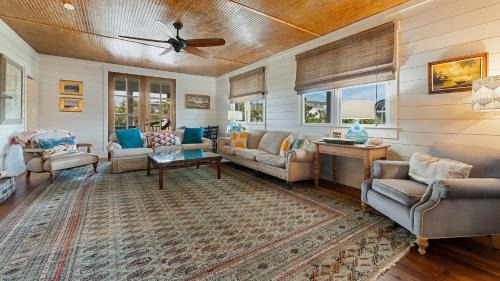 Debordieu Colony Casa | Celebrate the beauty of the beach in this luxurious second row home home