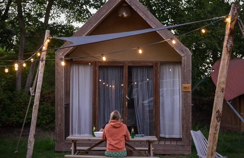 Zuna Cabina | Celebrate the very best glamping vacation in our Boutique suite! 🥂