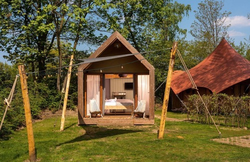 Zuna Cabina | Celebrate the very best glamping vacation in our Boutique suite! 🥂