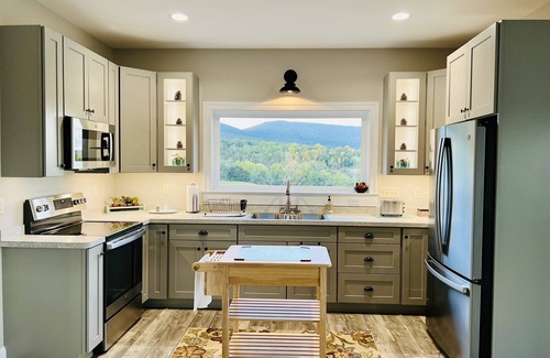 Woodstock Cabaña | Celebration Cottage with Mountain Views in beautiful Shenandoah County, Virginia