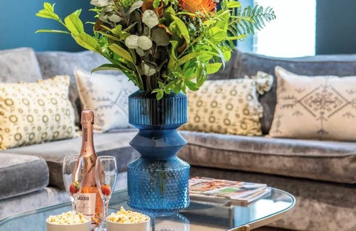 Upper Town Casa | Celebration House - Sleeps 13 - Bath