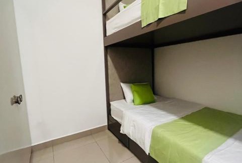 Negombo Apartamento | Celestial Negombo Serviced Pool View Apartment