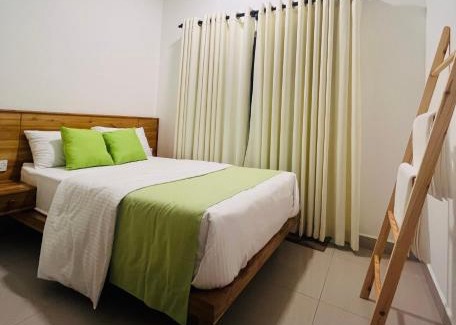 Negombo Apartamento | Celestial Negombo Serviced Pool View Apartment