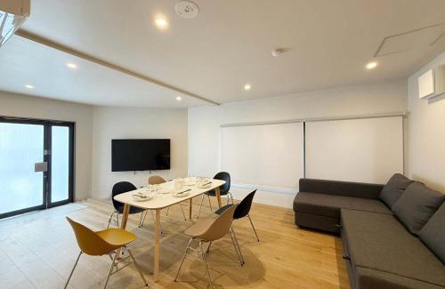 Hiroshima City Centre Apartamento | Celine Kanayama - Vibrant 1BR Downtown Shopping & Dining Nearby 11