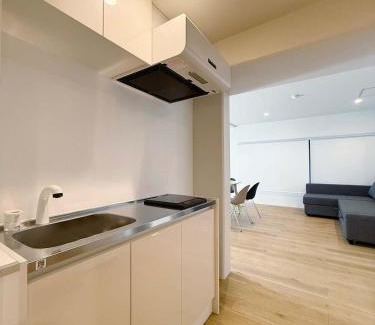 Hiroshima City Centre Apartamento | Celine Kanayama - Vibrant 1BR Downtown Shopping & Dining Nearby 11