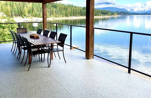 Celista Casa | Celista Vista - Waterfront - Shuswap Vacations & Sledding Accommodation