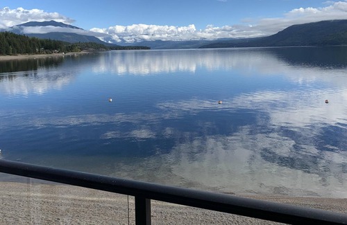 Celista Casa | Celista Vista - Waterfront - Shuswap Vacations & Sledding Accommodation