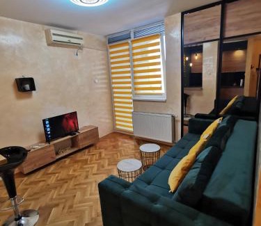Grbavica Apartamento | Centar Stan na dan sa besplatnim parkingom