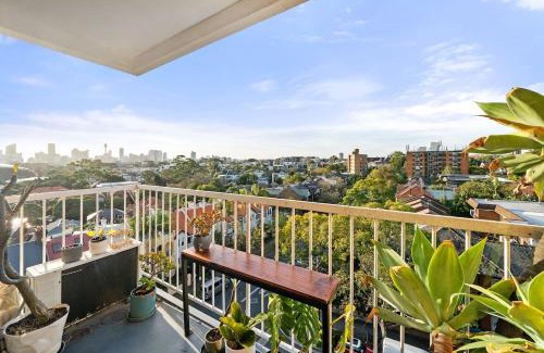 Centennial Park Apartamento | Centennial Charm - Bright Parkside Escape with Pool