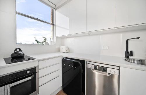 Centennial Park Apartamento | Centennial Charm - Bright Parkside Escape with Pool
