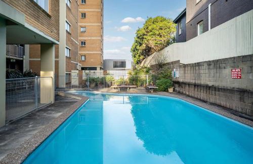 Centennial Park Apartamento | Centennial Charm - Bright Parkside Escape with Pool